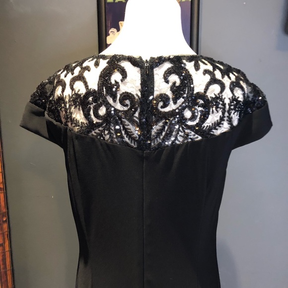 Adrianna Pappell elegant gown. - Picture 4 of 8